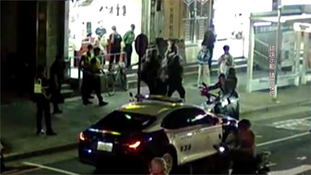 酒空老翁醉倒路邊須送醫 對員警「打醉拳」秒被壓制