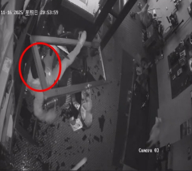 尋仇？台南機車衝進機車行還砸店　器具全壞損失逾30萬