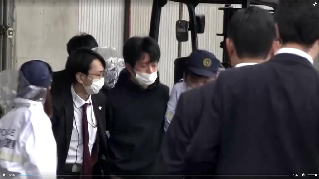 岸田遇襲瞬間曝!爆裂物就落在腳邊 反應快!維安人員秒攔截