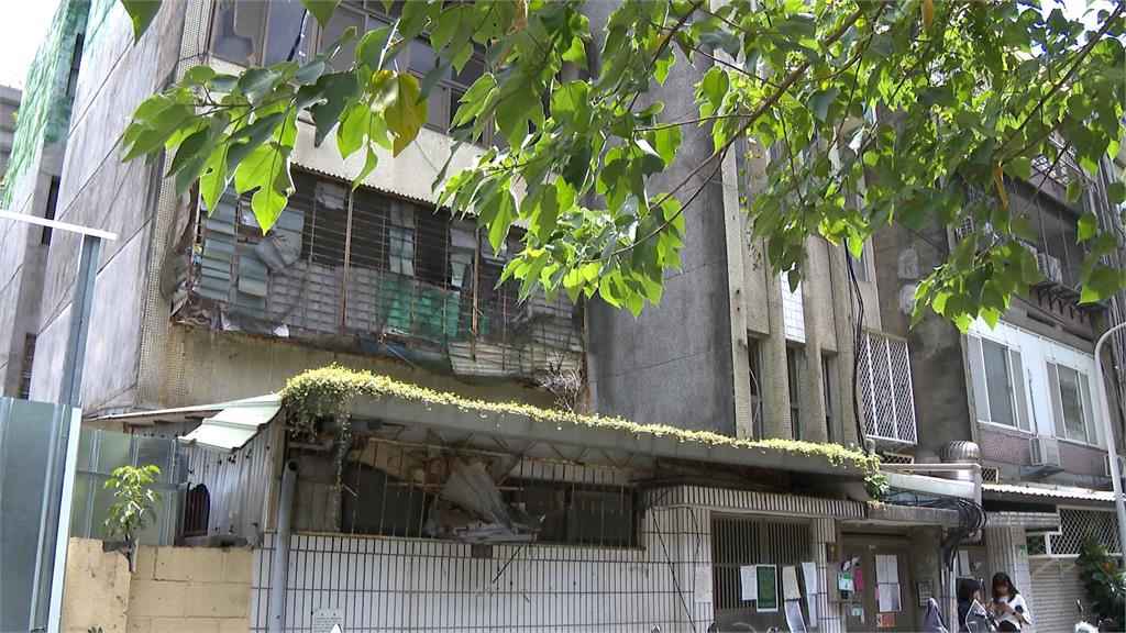 國防部提告拆屋還地強換鎖　72歲婦護老伴骨灰睡樓梯間