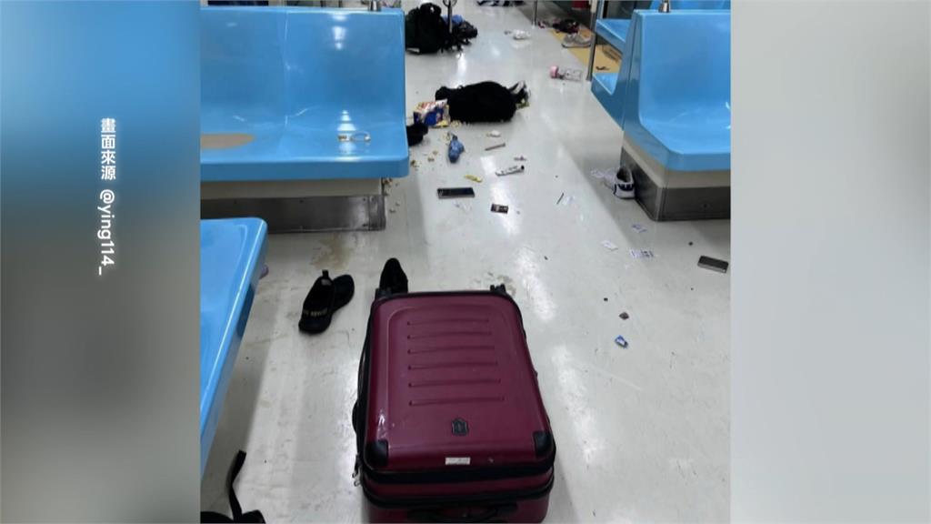 北門站大逃竄！男揮舞雨傘　民眾狂奔包包、鞋子都不管了