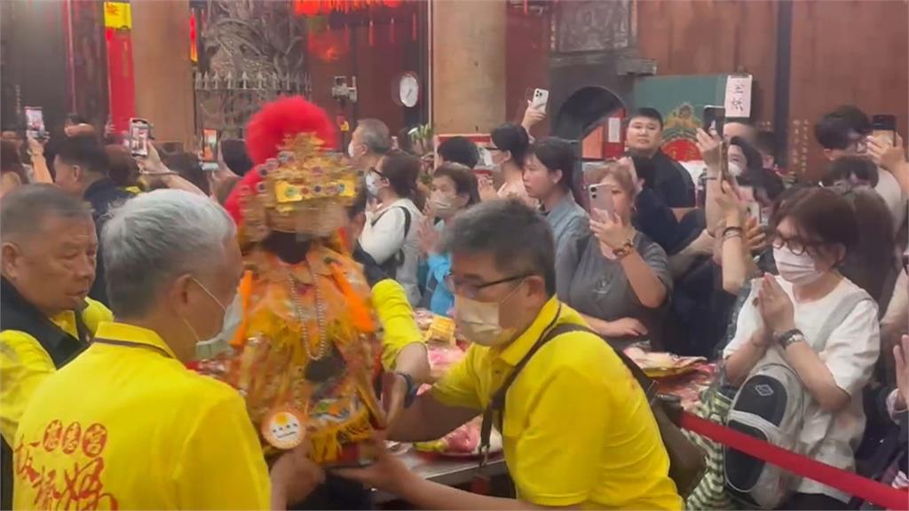 板橋慈惠宮年度媽祖遶境 本土劇女神李沛綾也現身