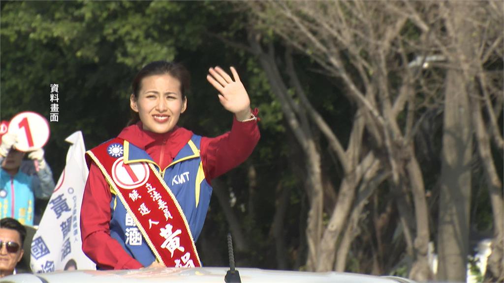 高雄議員參選人黃韻涵看板遭割破 男疑誤會房屋遭擅自掛旗動手破壞