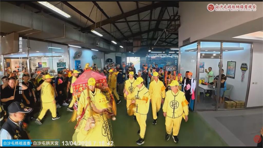 最神車廠!粉紅超跑連續11年停駕 凌晨四點開門迎媽祖