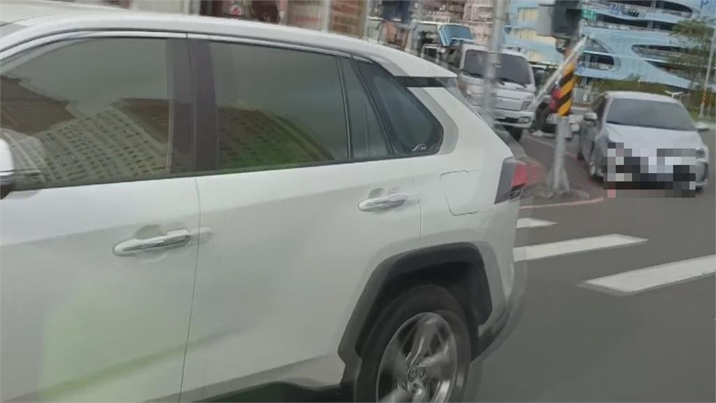 停個一兩分鐘沒關係? 路邊黃線臨停超過3分鐘就開罰