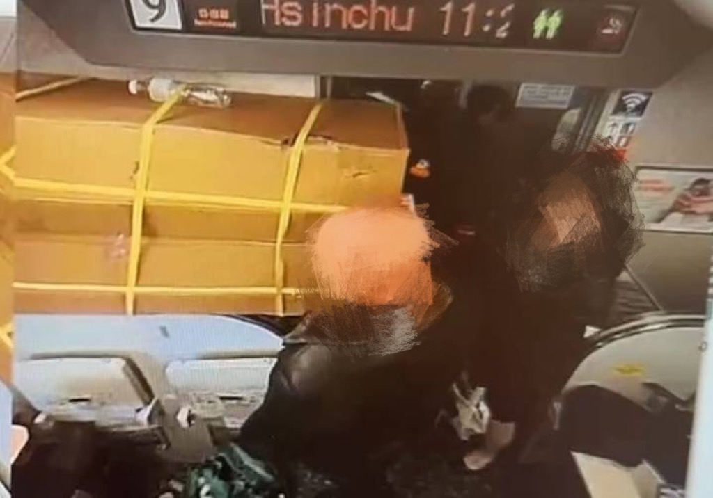 快新聞/忽見龐然大物擋車廂出入口! 高鐵:發現將停止載運攜貨乘客
