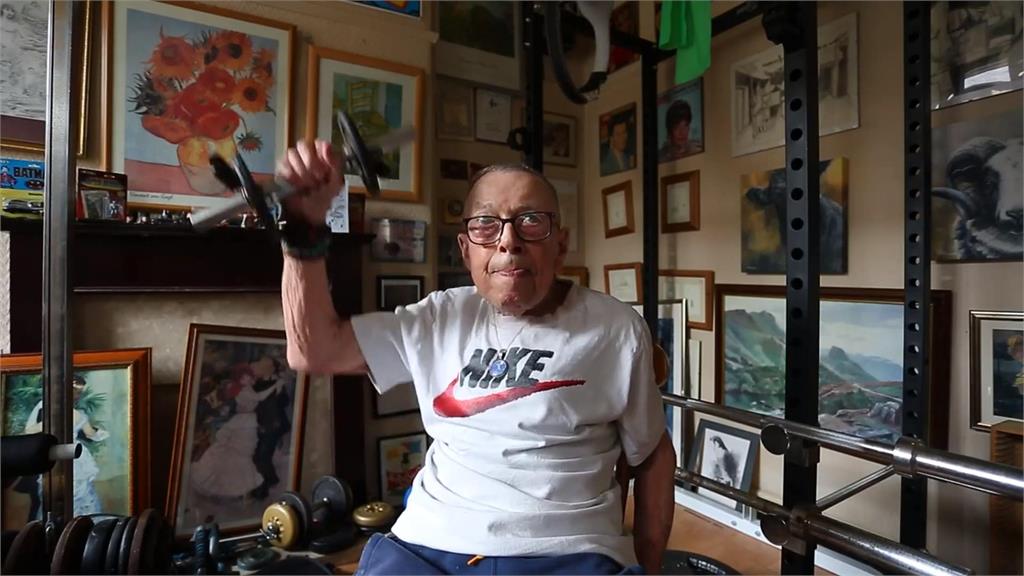 最強壯英國阿公! 86歲舉重77公斤創世界紀錄