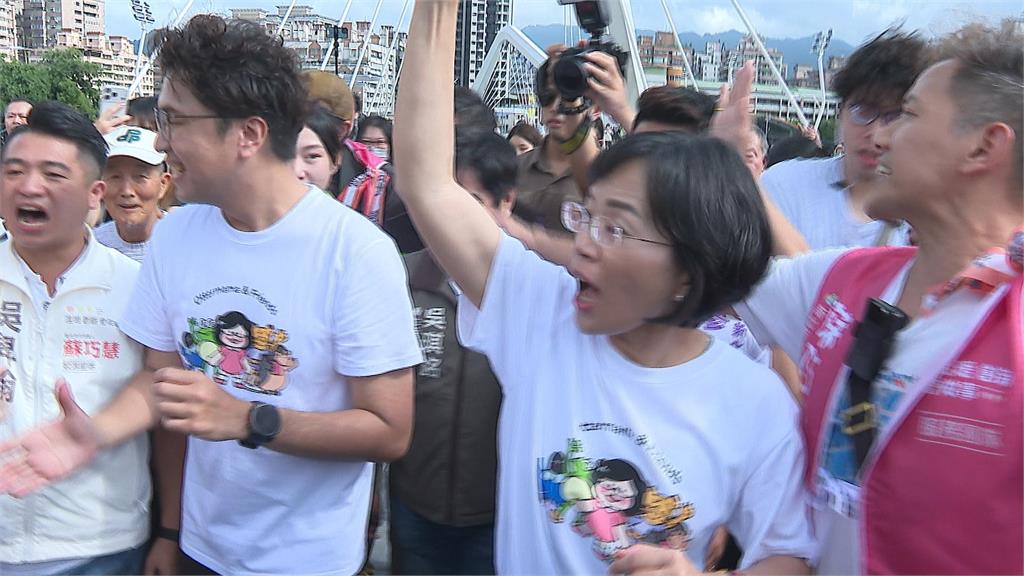 洋流慧聚席捲三峽!沈伯洋合體蘇巧慧 支持者擠爆祖師廟高喊凍蒜