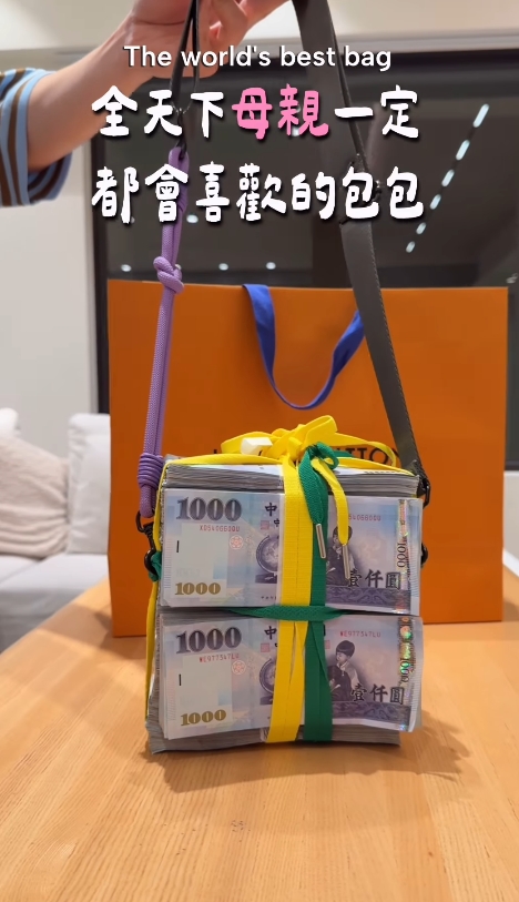 蔡阿嘎母親節砸重金送二伯「藍色精品包」！網見款式狂問：蘿拉還的嗎？