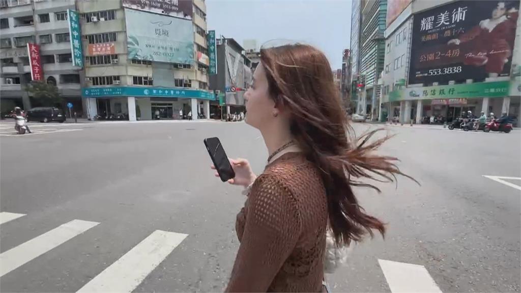 希臘女走斑馬線喊「汽車不讓」　錄影檢舉警卻稱「未見行人」
