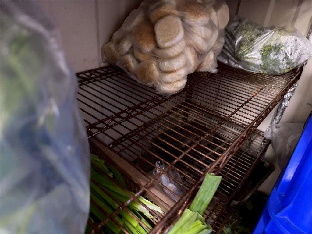 快新聞/「紅豆食府」天母店食物中毒!8人吃完年夜飯上吐下瀉 衛生局停業稽查