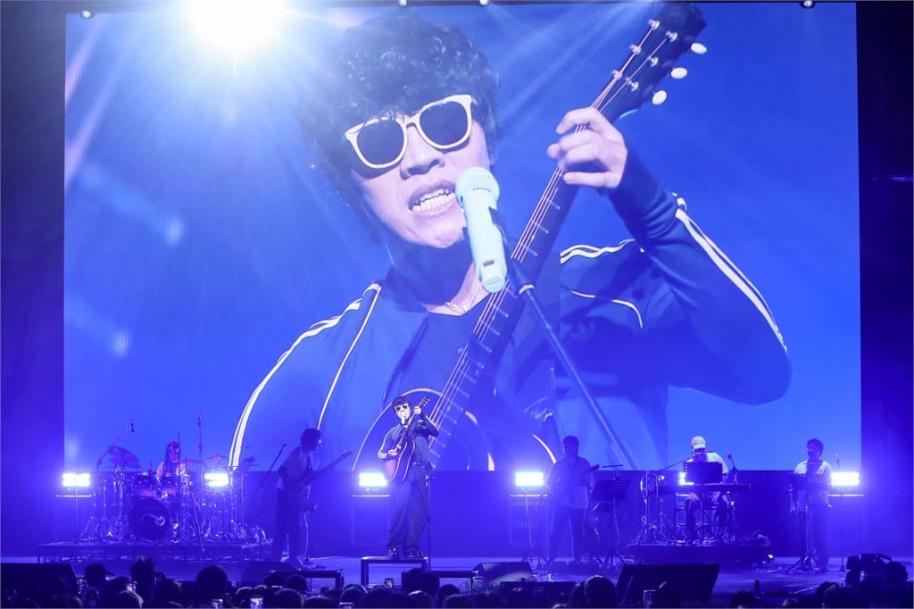 快新聞／盧廣仲首登JJA放大招！「他」驚喜亂入舞台　大魔王神曲嗨翻全場