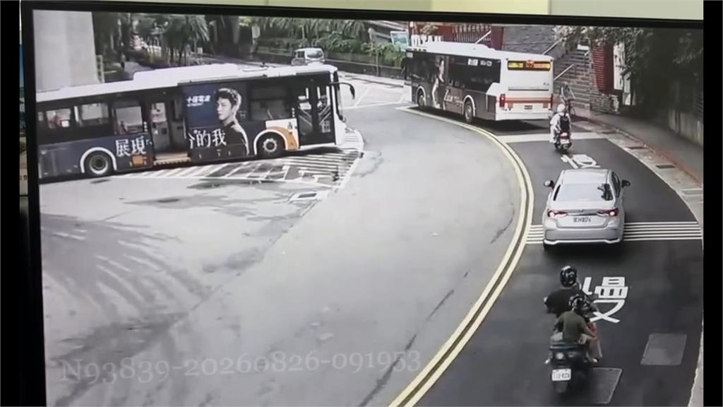 新北公車撞行人腦出血　車內2車客受傷送醫