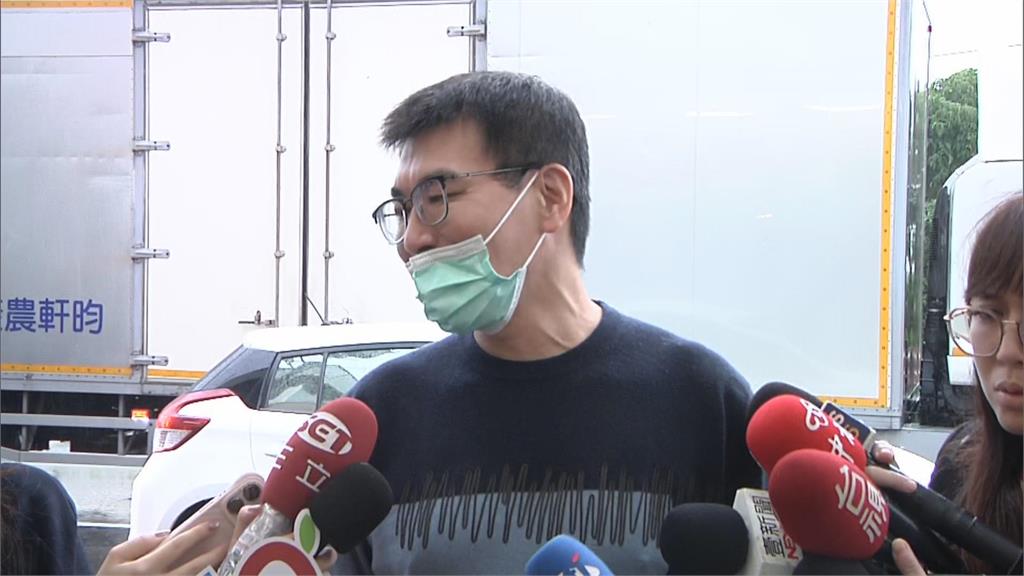 被兒撞見手機放「許XX超扯1幕」！趙建銘現身出包「手機畫面意外放送」驚見大片膚色