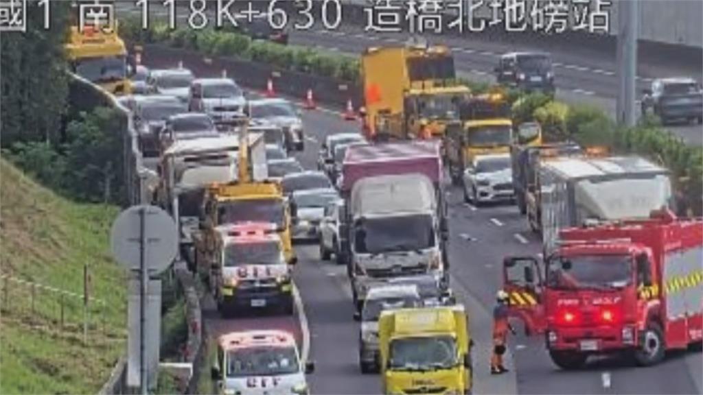國一造橋段３輛大貨車連環撞　１駕駛受困破壞器材搶救送醫