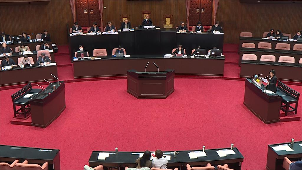 李貞秀總質詢首秀唱「獨角戲」　哽咽控訴被不公對待