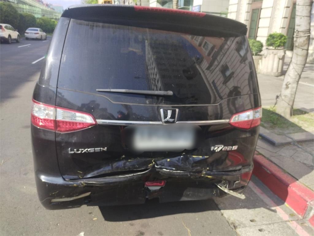 快新聞／北市建國高架3車事故　3男1女受傷送醫