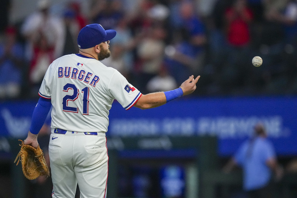 MLB(影)／「這個對決」球迷看到都餓了！當伯格遇上金恩變成棒球場上的漢堡王