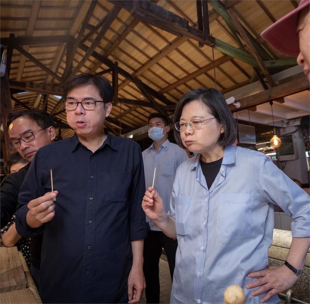 快新聞/陳其邁陪同走訪鹽一市場! 蔡英文:每次來都覺得越來越熱鬧
