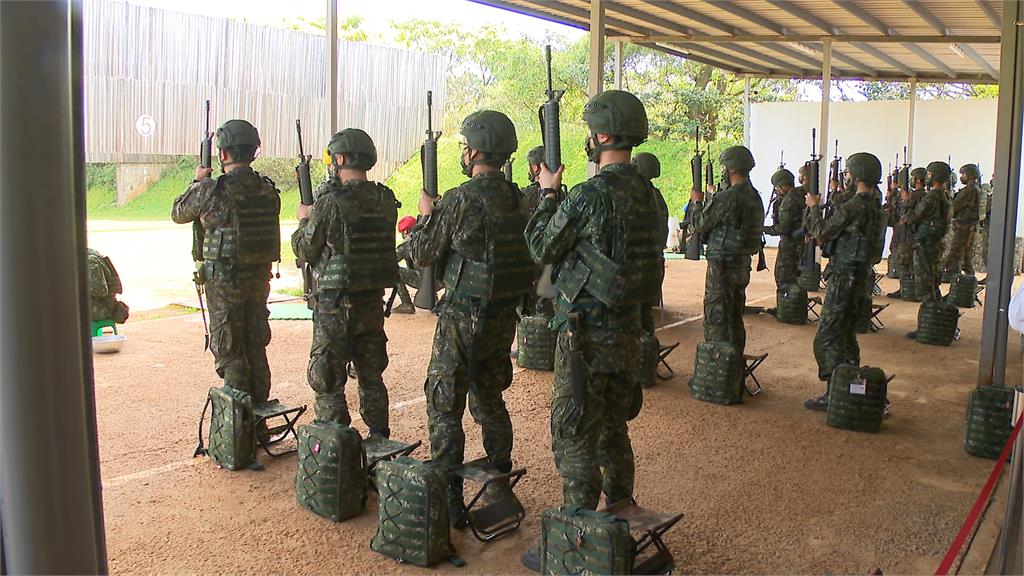 國軍戰術背心抗彈板又遭質疑　綠委批非軍規不合用