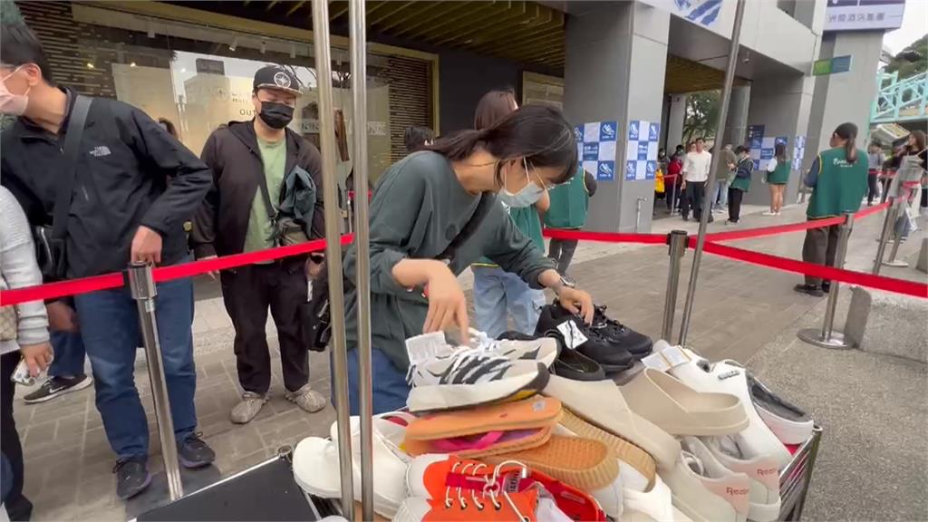 台中Outlet邀民眾化身投手　投中指定區域「名牌鞋免費送」
