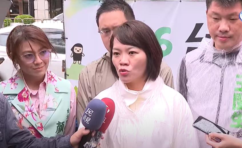 快新聞/立委罵X你娘、支持者丟雞蛋 簡舒培怒了:全台灣都該譴責民眾黨