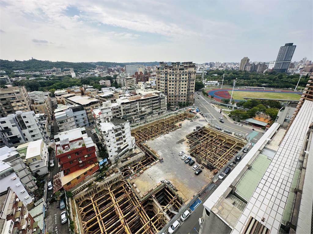 預售屋市場急凍　七都交易量腰斬、房價卻續創高