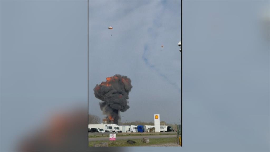 法國飛行表演隊兩機相撞 3飛行員彈射逃生