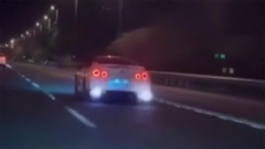 跑車疑改裝排氣管噴火上路 疑透過程式修改!監理站:違規開罰