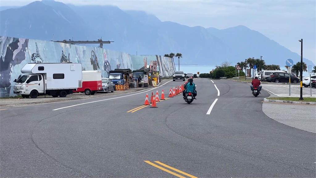 七星潭旁道路暗摸摸 車輛不熟路況逆向闖入對向