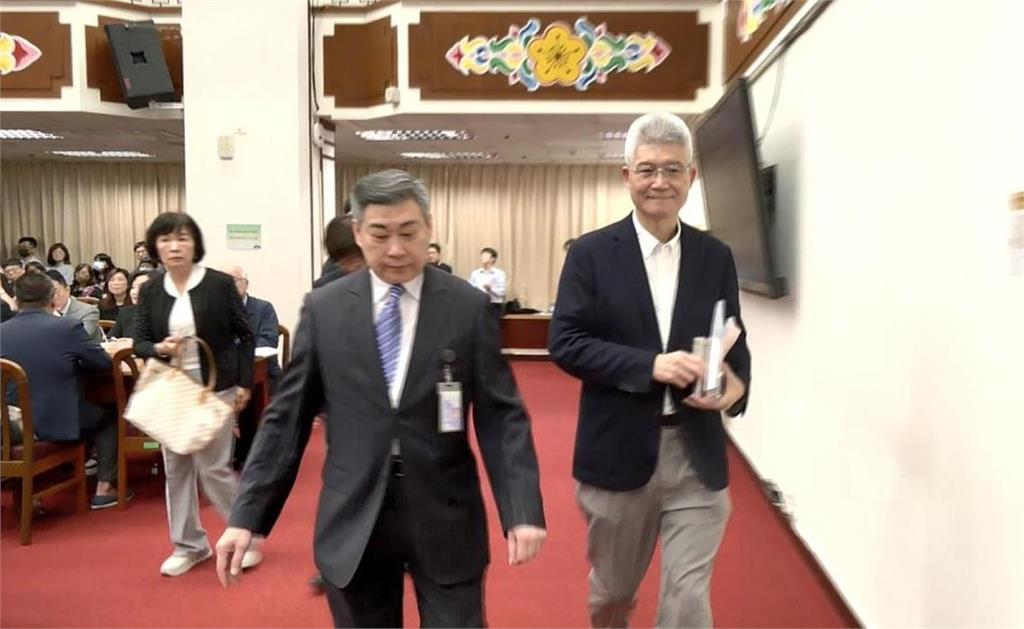 快新聞／藍委強趕公視董事長胡元輝離席！陳培瑜轟：羅智強、羅廷瑋流氓行徑