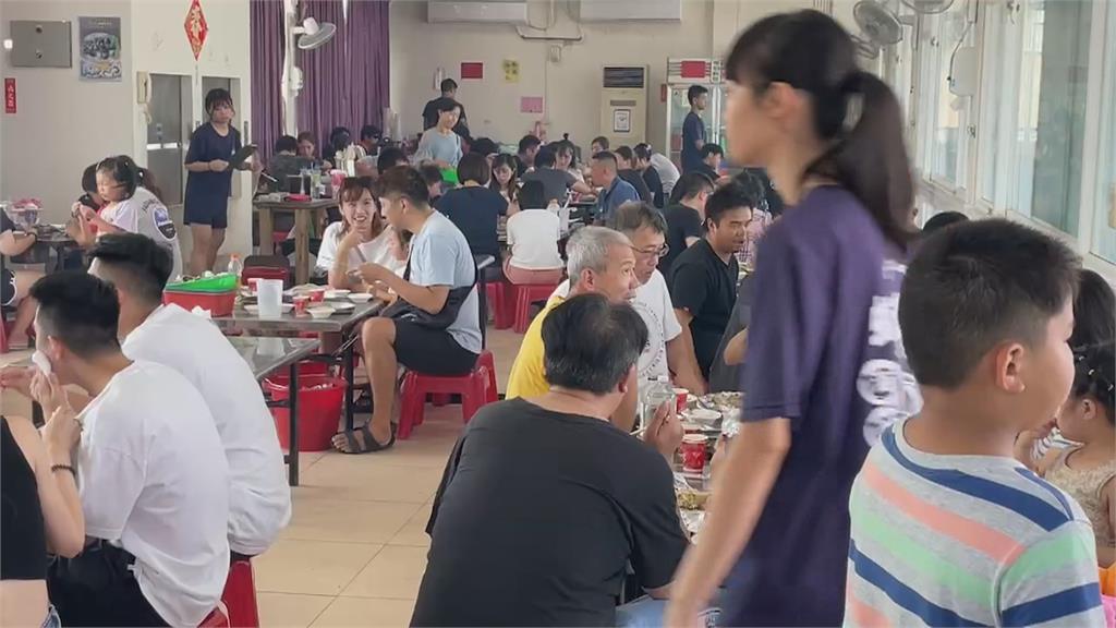 嘉義東石「牛奶蚵」遠近馳名　吃到飽餐廳形成烤蚵一條街帶動觀光
