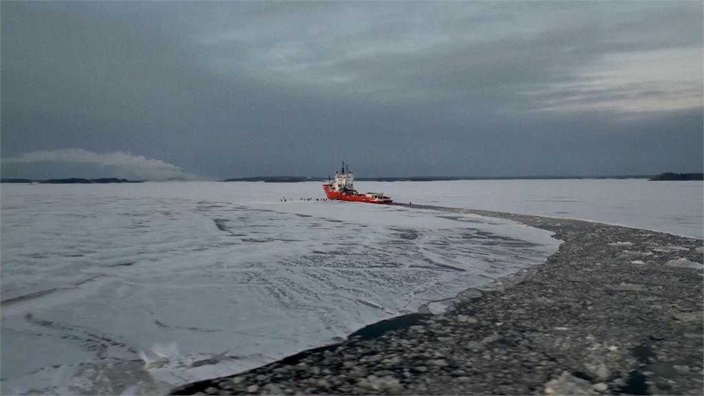 冬季賞雪行程夯！　遊客嗨搭破冰船北極圈探險
