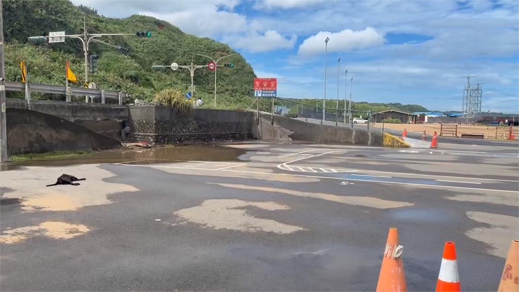 週六深夜強降雨　金山聖安宮一度水淹30公分高　積水雖退周邊仍一片泥濘