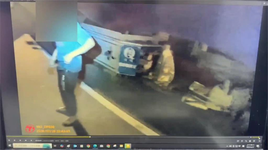 毒駕躲避追緝跑「靈棚」！　警方闖入現場逮人