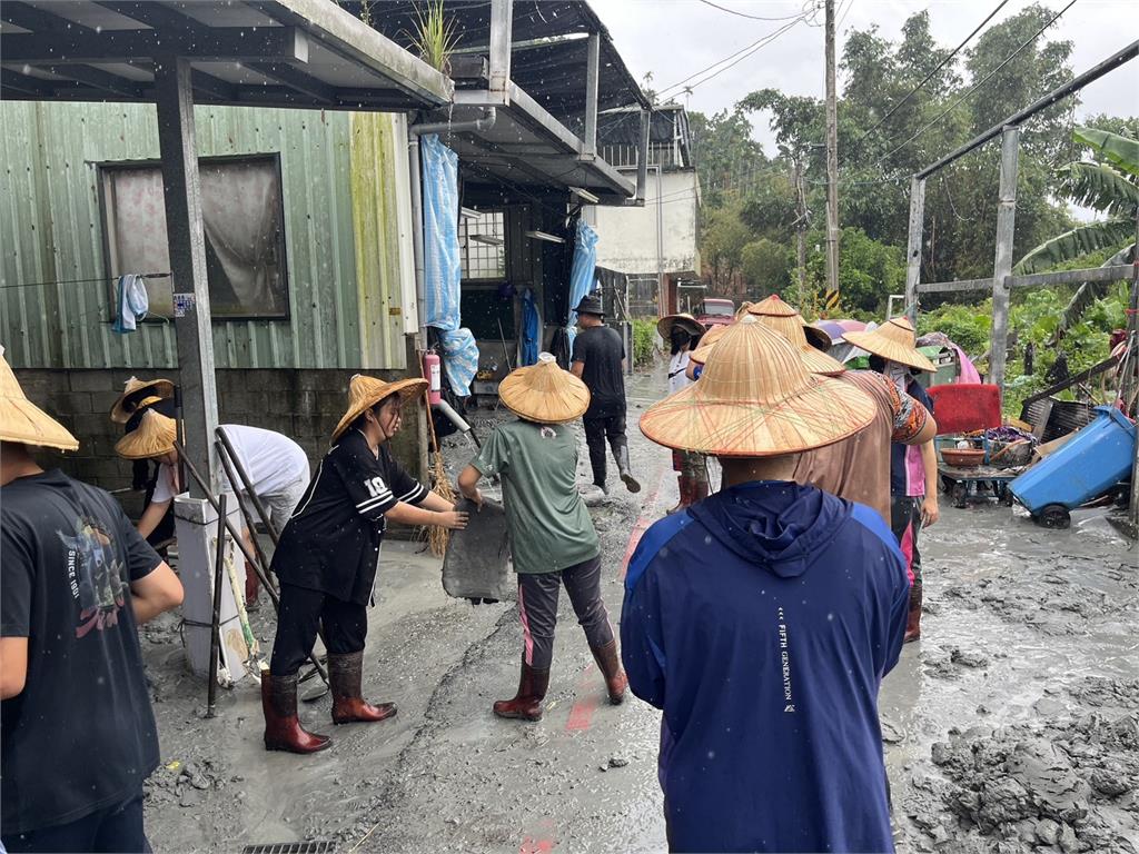 快新聞／好險！返鄉教學卻遭遇馬太鞍洪災　「師生均安」還立即投入救災