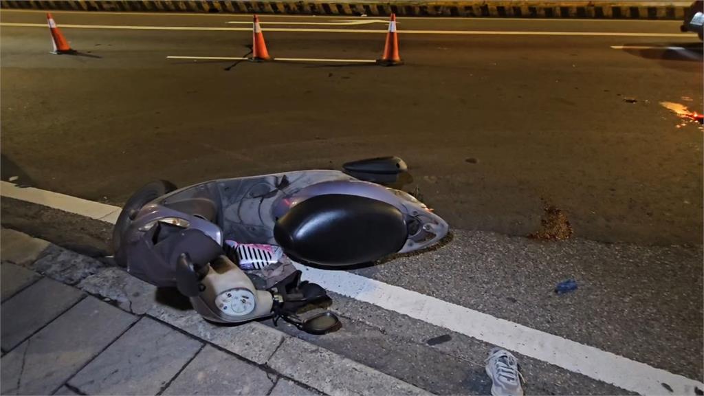 快新聞／悚！基隆暗夜1汽車「高速衝撞女騎士」　再自撞橋墩身亡