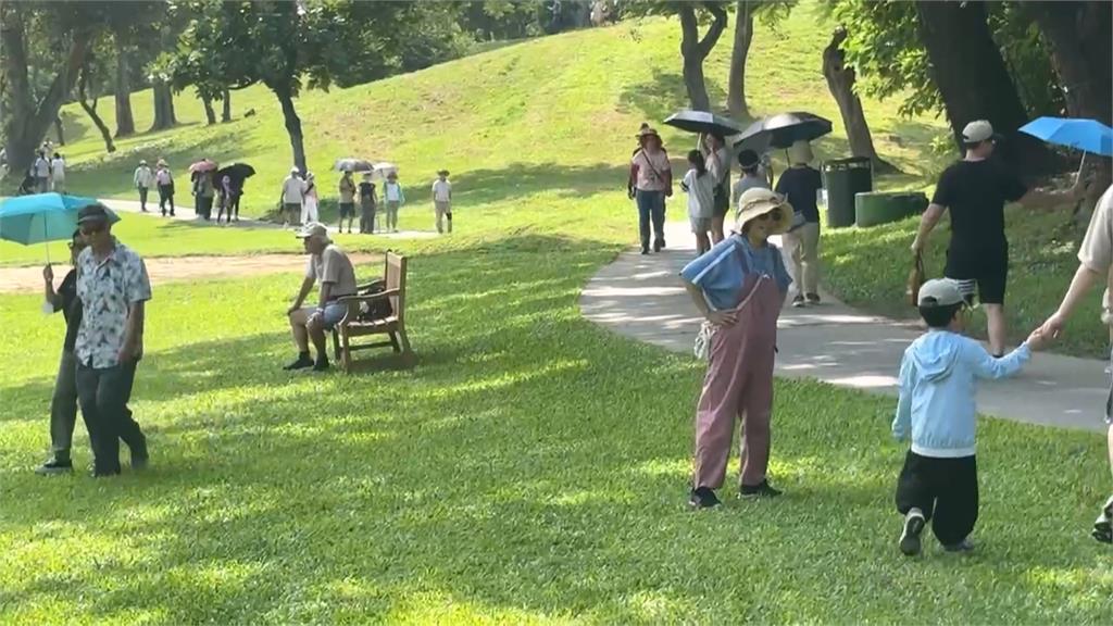 「果嶺公園」國慶日首度開放！　陳其邁坐椅子拍照意外爆紅