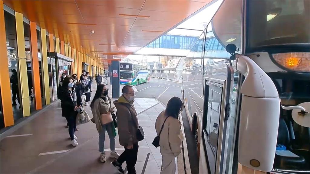 毒嫌深夜闖鐵軌害多班車次大誤點 學生、通勤族崩潰喊遲到了