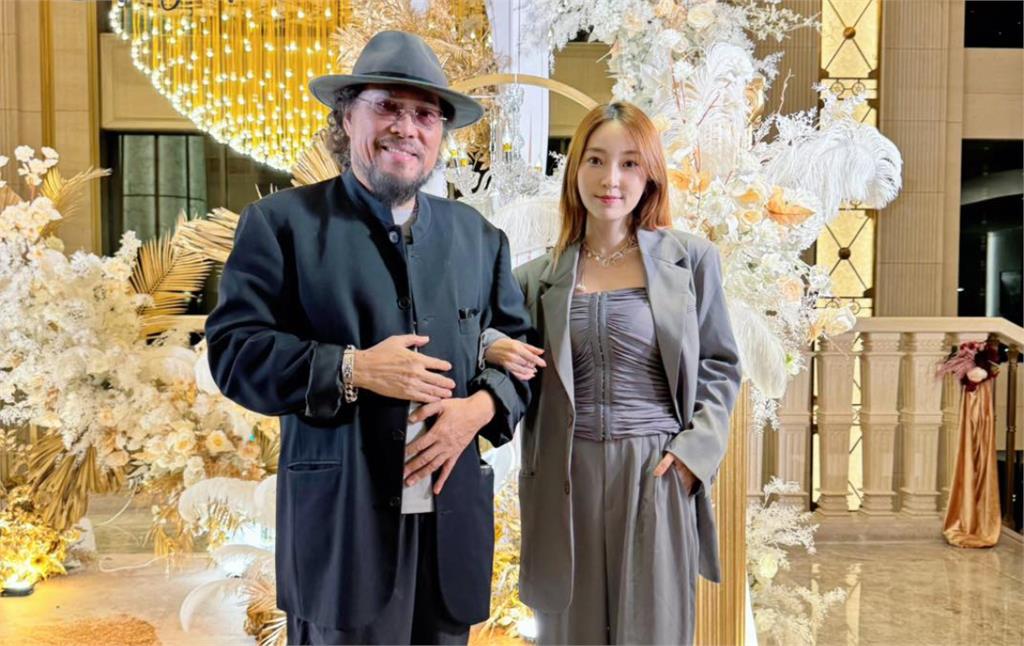 張菲辣媳「結婚12年」突發親密照!羞認「重啟戀愛模式」:我的男友終於回來