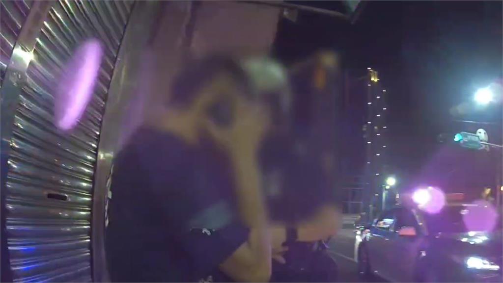 桃園警攔檢「喊破喉嚨」! 車藏通緝犯4人消極不配合