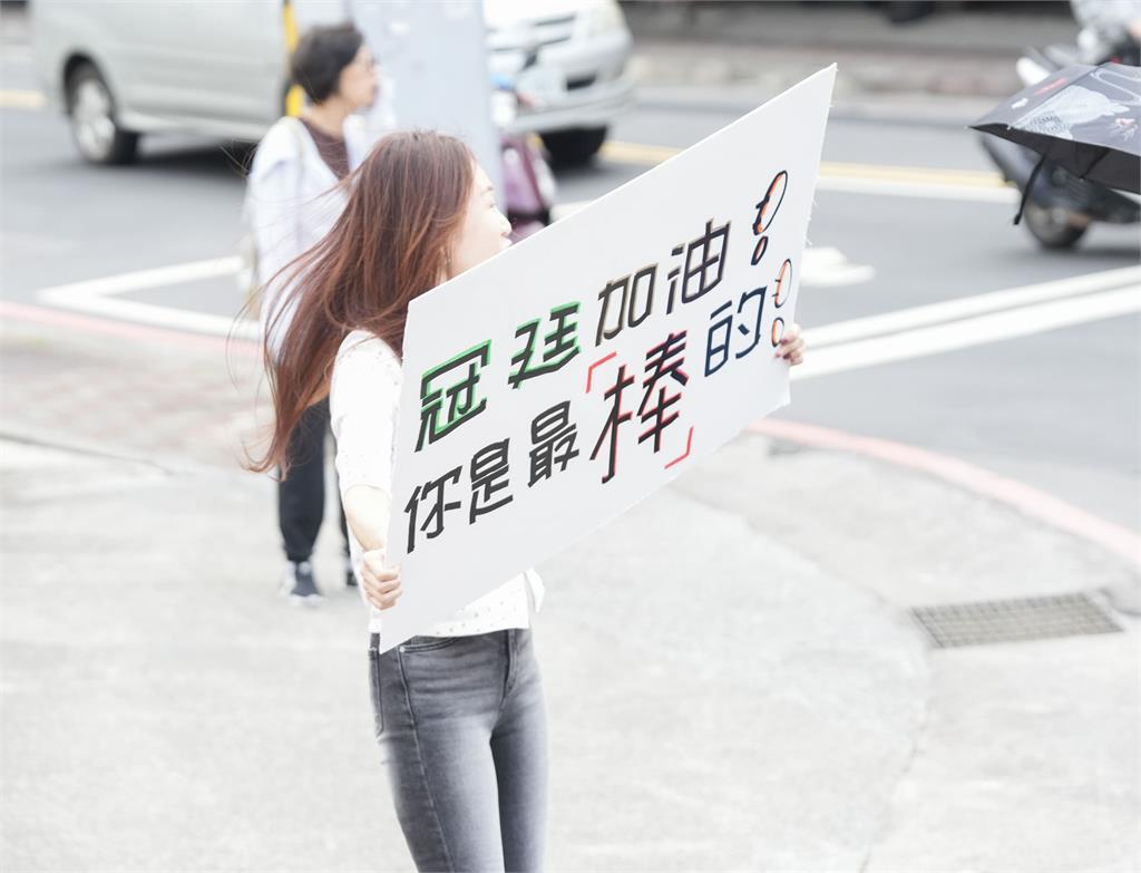 快新聞／卓冠廷拚初選超熱！鍾佳濱、吳沛憶車掃力挺　「鄉民女神」驚喜助攻
