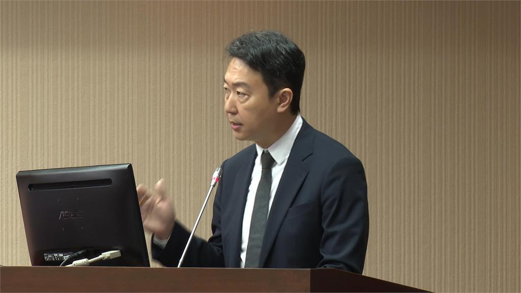 交通部長陳世凱就任25天初備詢 藍委火力全開、綠委送八字箴言