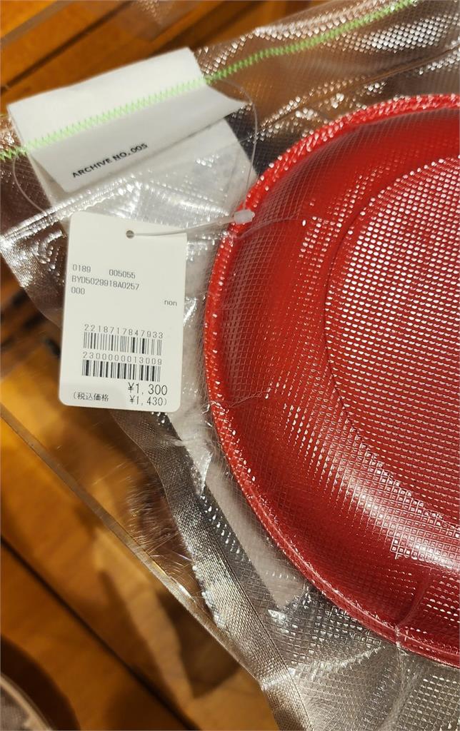 台灣拜拜紅盤日本當「精品」賣!「最帥網紅」RJ看售價傻眼網喊:真盤