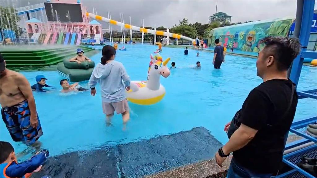 外圍環流影響宜蘭下起間歇性雨勢　地熱公園遊客少、童玩節人氣不減