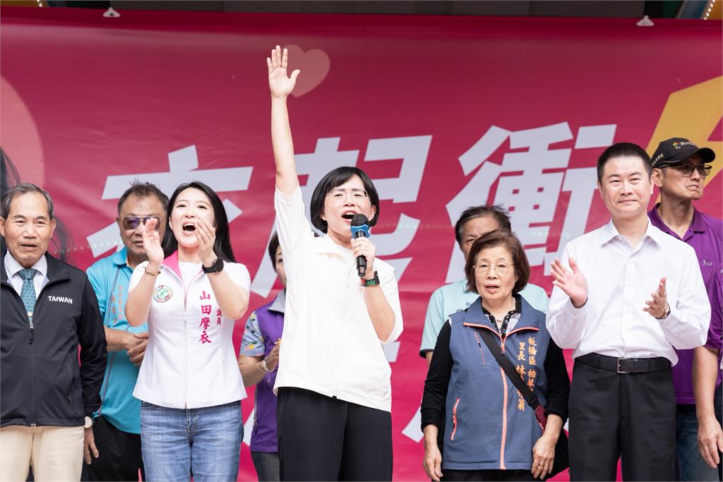 新北選戰升溫!蘇巧慧「鐵人行程」 健走完再合體黨內小雞大團結