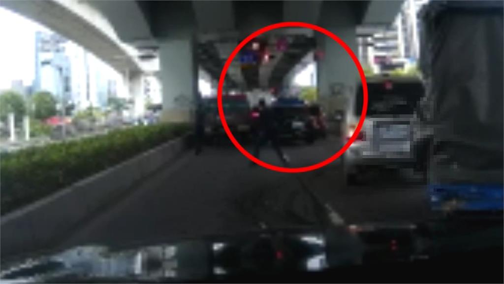 新莊警抓車手「連轟7槍」 嫌失控撞車狼狽落網