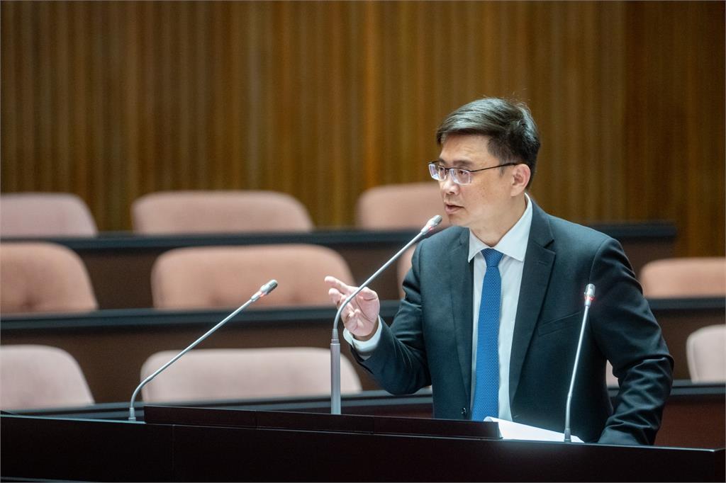 快新聞/老柯提雙罷!翁曉玲喊修憲罷總統 賴瑞隆:勿惹怒民意釀更大政治動盪