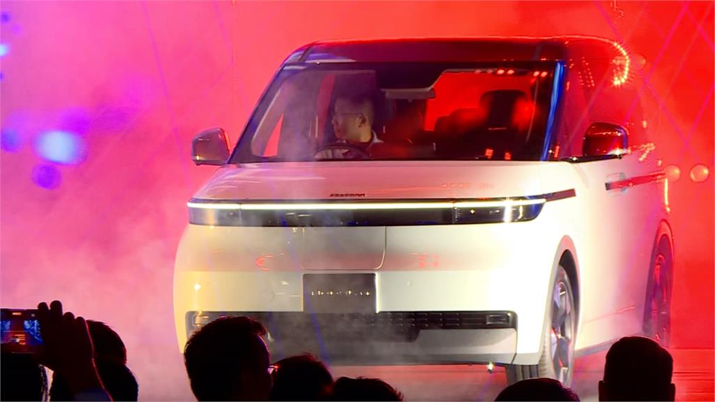 鴻海科技日AI三巨頭照過來！　劉揚偉、郭台銘等大咖出席...還有「他」抵台！