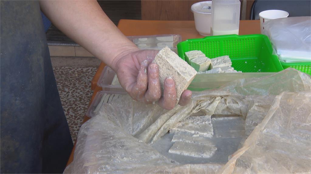 製作豆腐也要老功夫! 業者標榜「0防腐劑」吸客